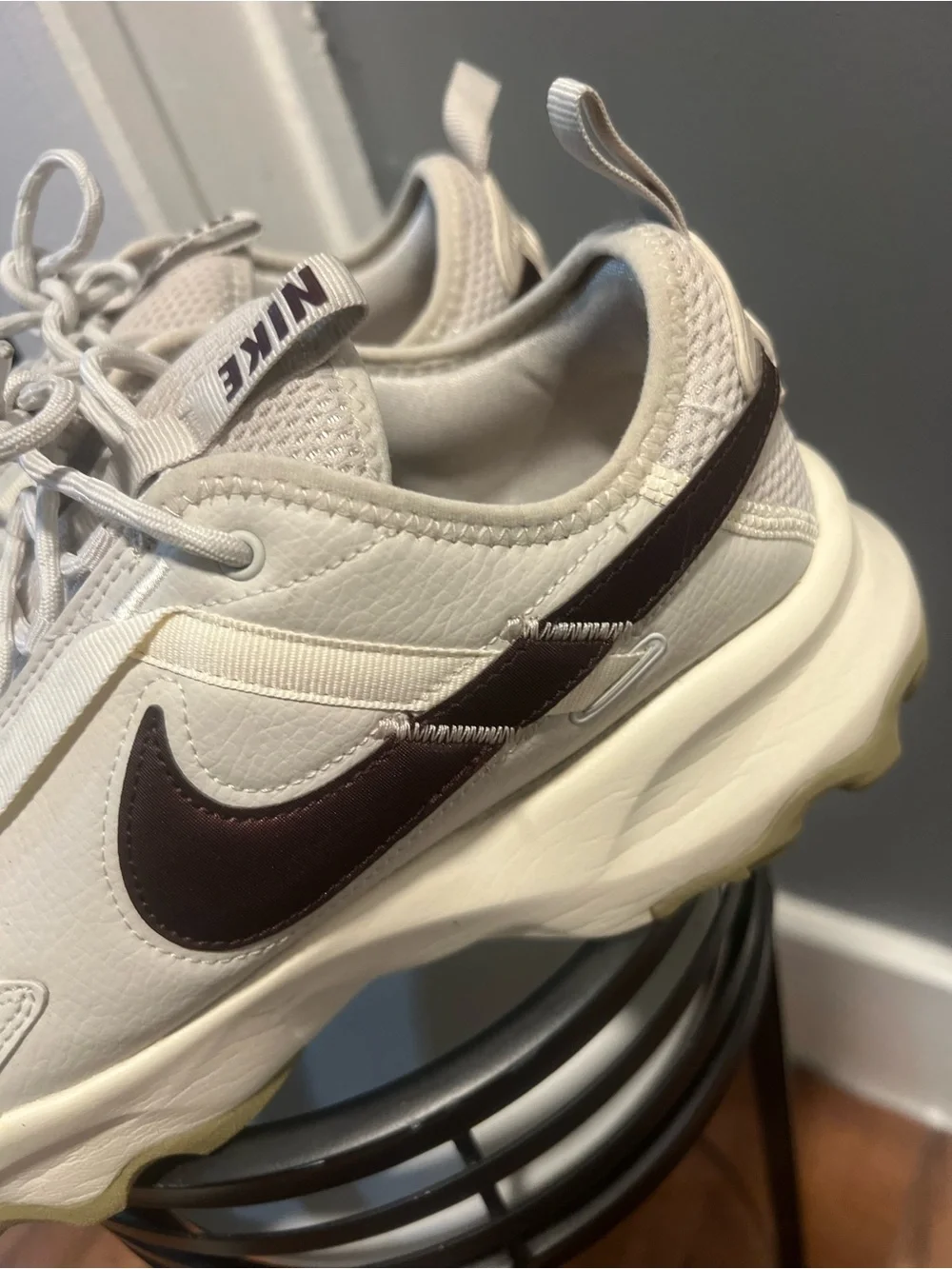 Nike unix men 10.5 women 12 Low Top Lace-Up Athletic Sneakers beige /brown